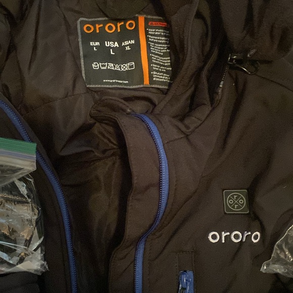 Never worn coat/gloves that have warm rechargeable inserts etc! - Picture 2 of 2